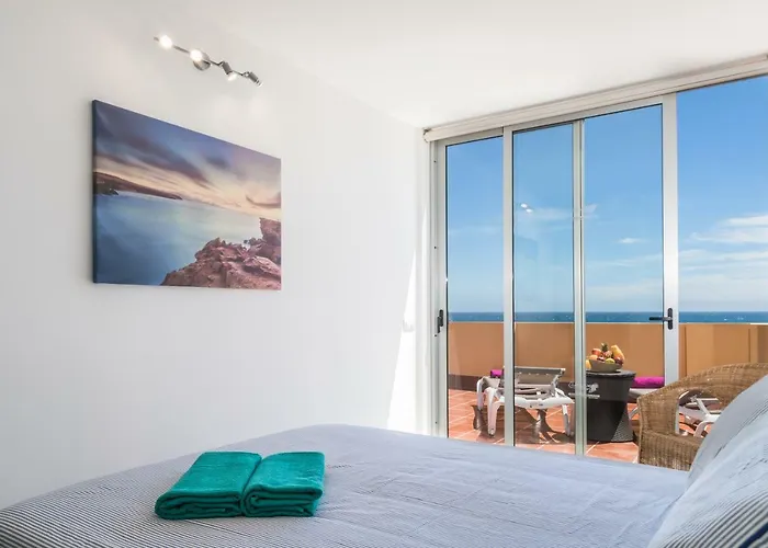 Ocean View Penthouse アパート