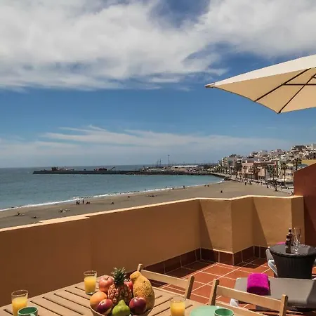 Ocean View Penthouse Apartment *