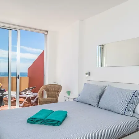 Ocean View Penthouse Apartment *
